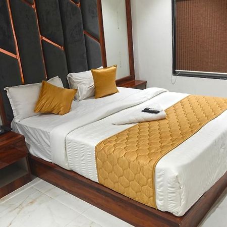 Hotel Palms Residency, Chembur Bombay Exterior foto